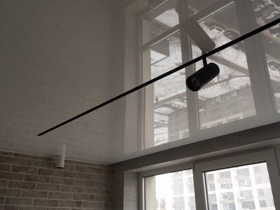 натяжные потолки с треками